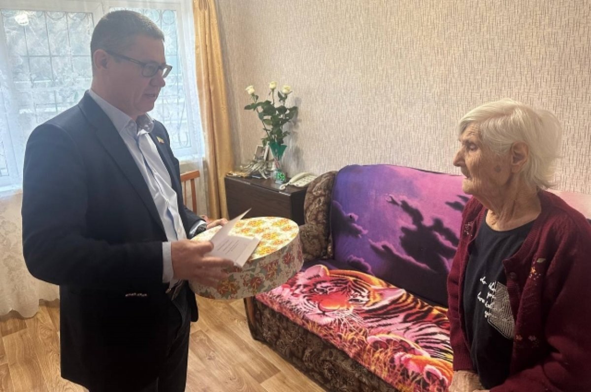    Швее кожевенно-обувного комбината исполнилось 103 года в Чите