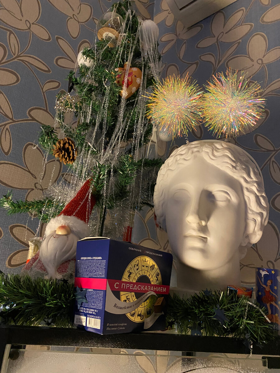 Муза принарядилась