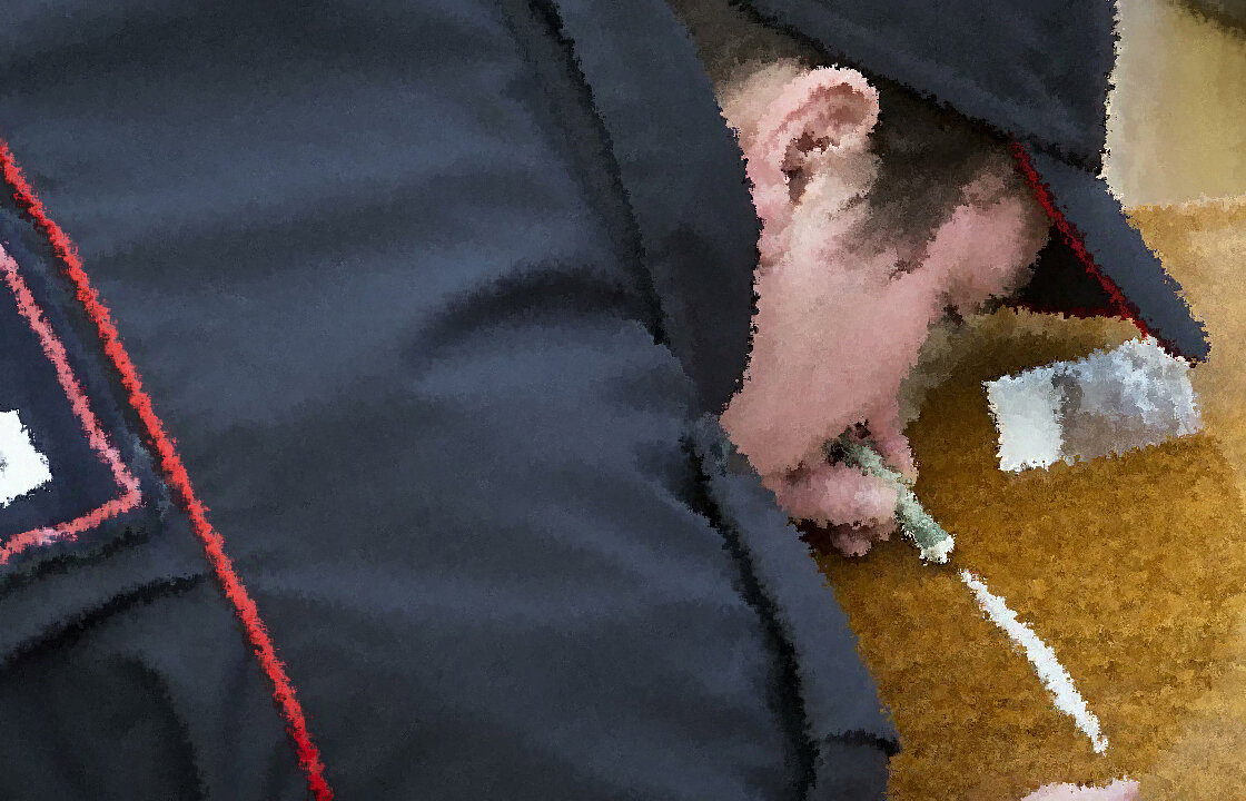 Есть даже те, кто употребляет наркотики...