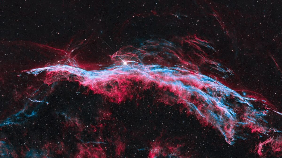 Туманность Западная вуаль. Общее время экспозиции 5 часов. Профессиональная камера ZWO ASI2600MM с узкополосными фильтрами.