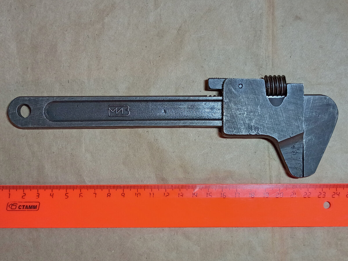 Вес - 0,455кг, толщина рабочей части - 7,5мм.