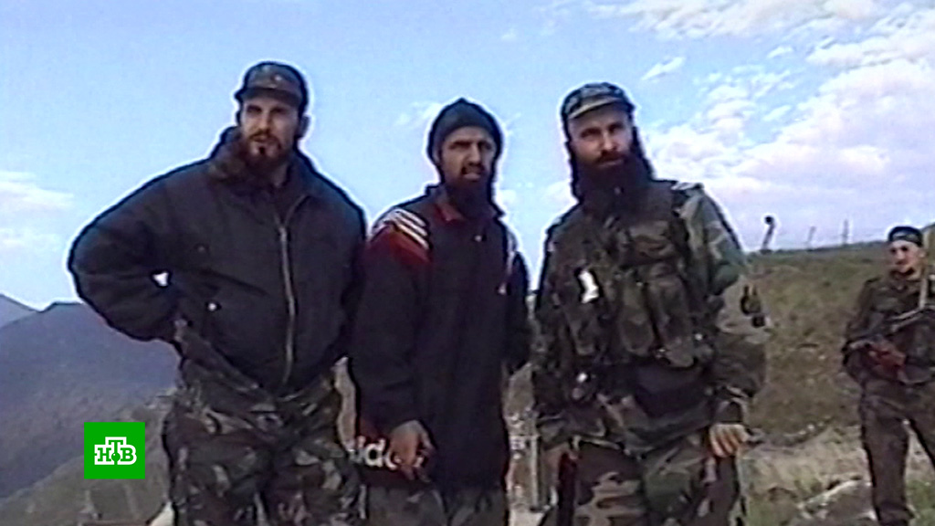 Хаттаб чеченский. Вторжение Басаева в Дагестан 1999. Хаттаб боевик в Чечне. Басаев и Хаттаб в Дагестане 1999.