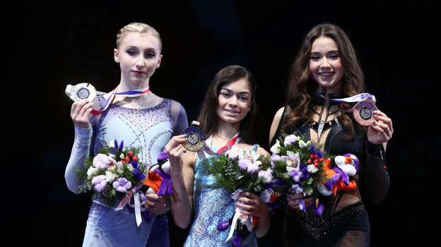    Призеры чемпионата России в женском одиночном катании: Софья Муравьева — серебряная медаль, Аделия Петросян — золотая медаль, Камила Валиева — бронзовая медаль.Дарья Исаева