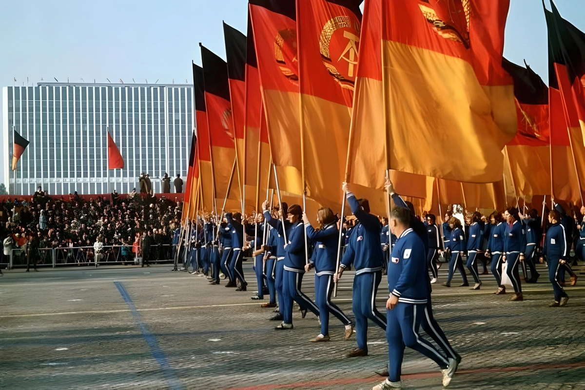 Парад гдр. Парад нна ГДР. Германская Демократическая Республика (ГДР). GDR Германия. Советская Германия ГДР.