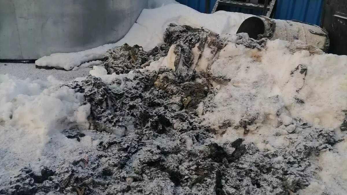     Мэр Нефтеюганска назвала причину поломки городской канализационной насосной станции. Жилые дома затопило сточными водами.
