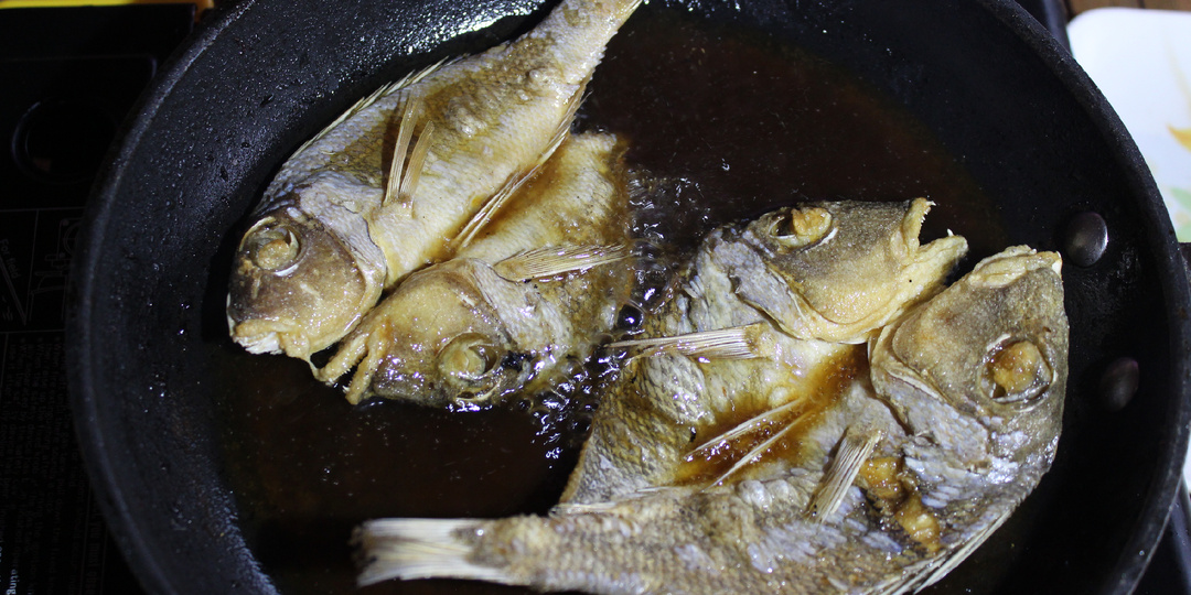 Странная филиппинская еда - жареная сухая рыба