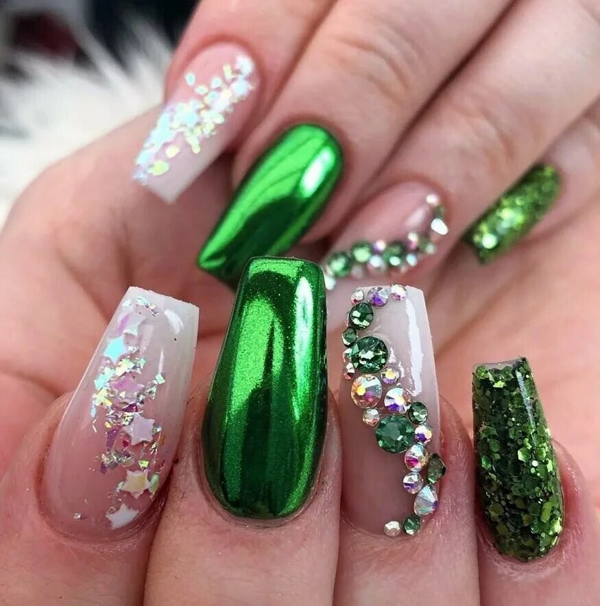 шеллак малахит шиммер. салатовый маникюр с блестками. изумрудный лак с шимером. зеленые блестящие ногти. изумрудный гель лак с шиммером.