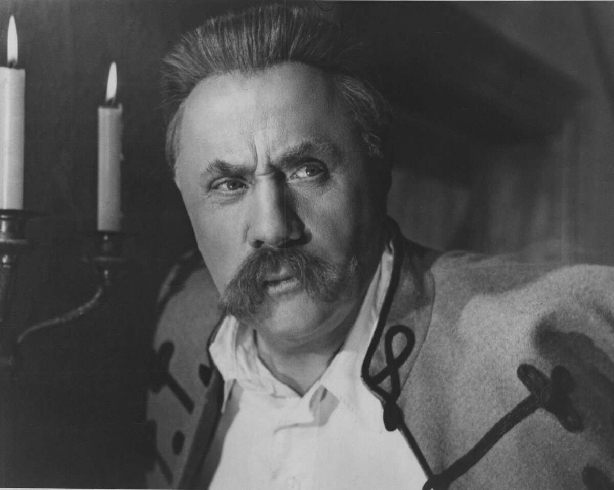 Актер Михаил Жаров в фильме Исидора Анненского «Медведь» (The Bear)