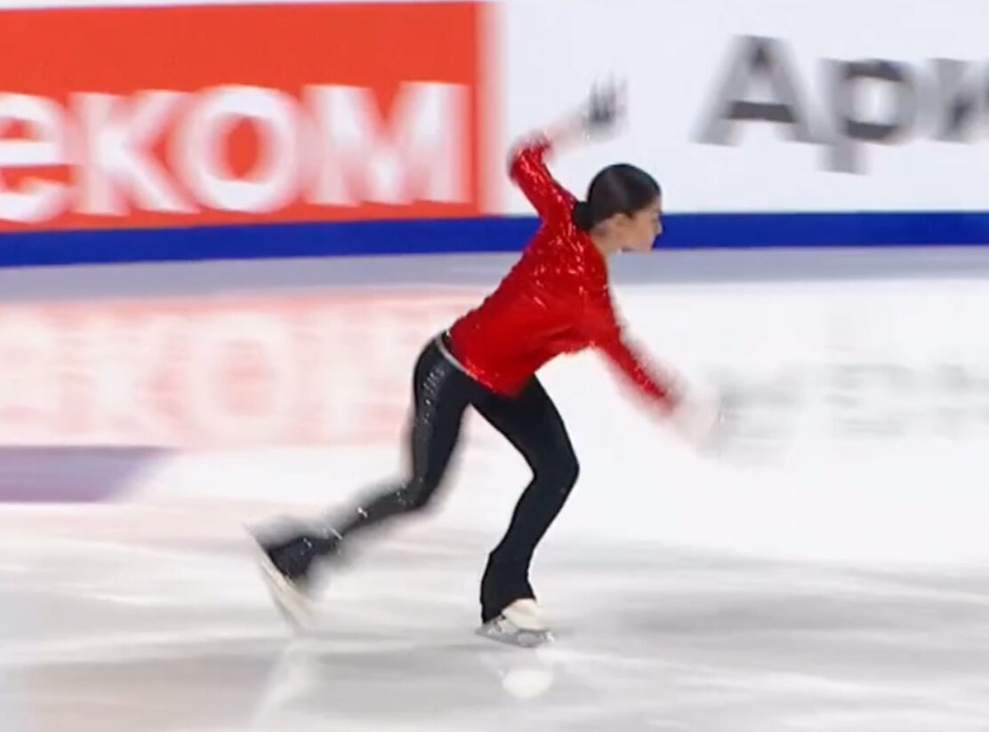 Ребро перед отталкиванием на тройном лутце.