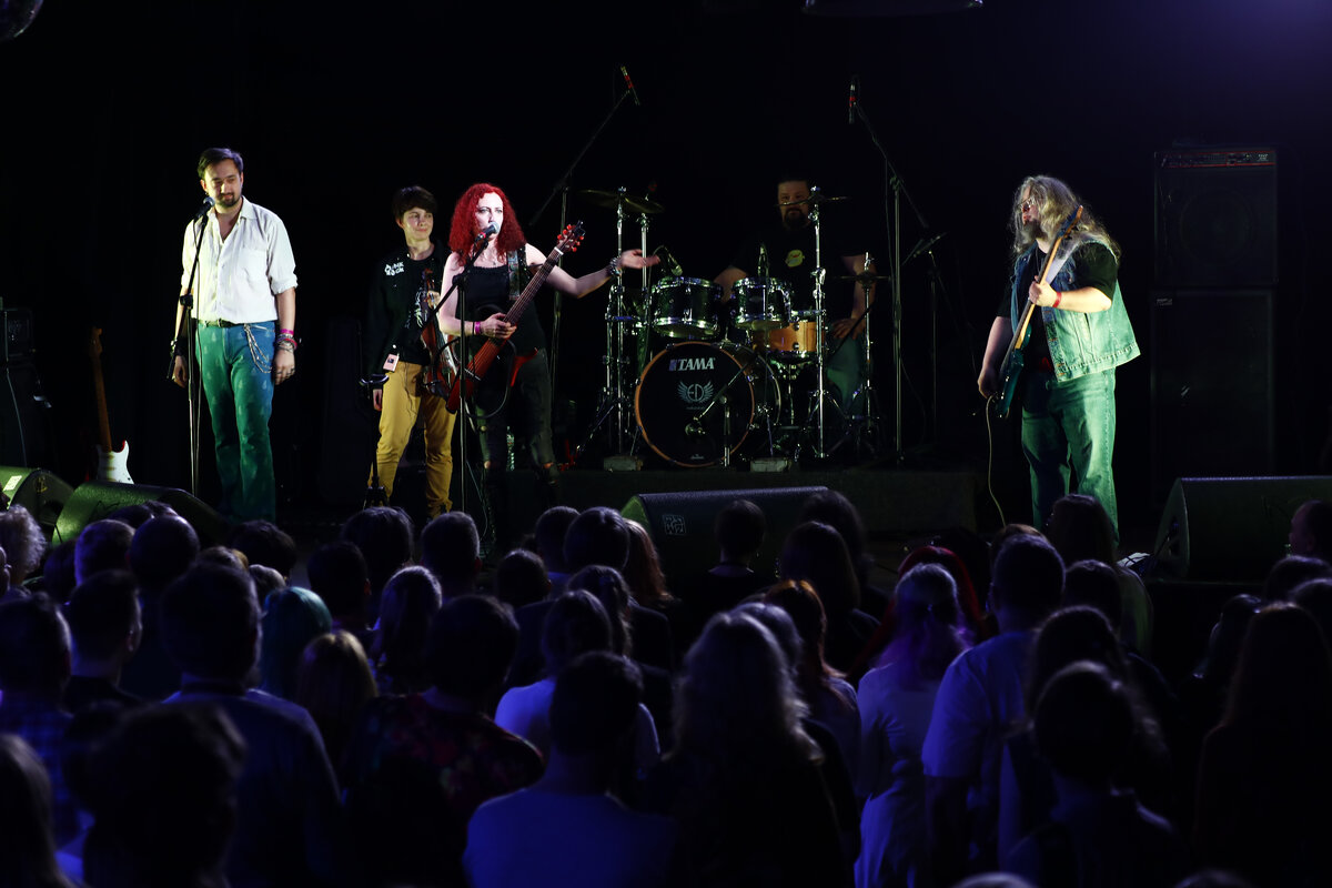 Канцлер Ги и Bregan D’Ert в клубе Glastonberry, 17 сентября 2023 года. Фото автора