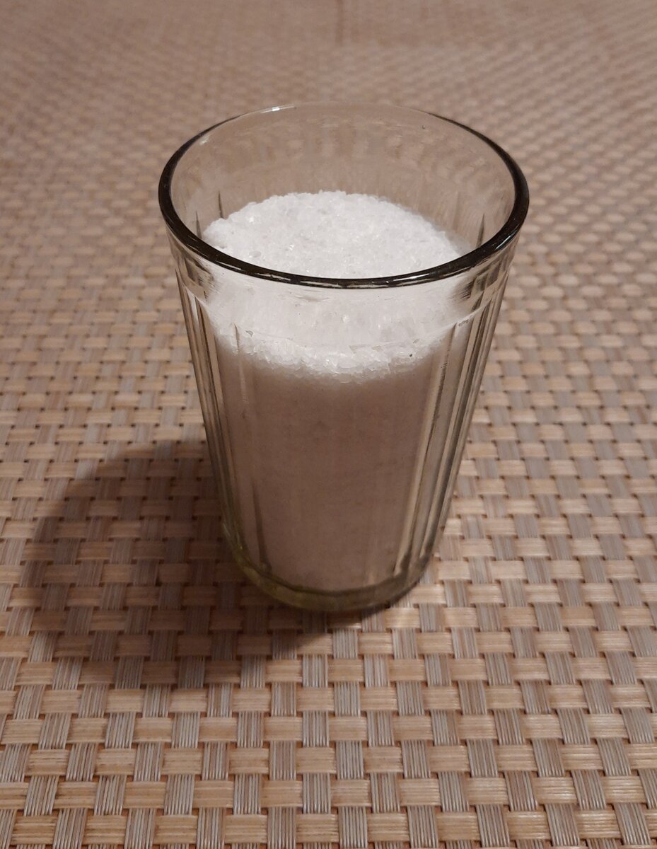 Стакан соли по рубчик, примерно 200 г.