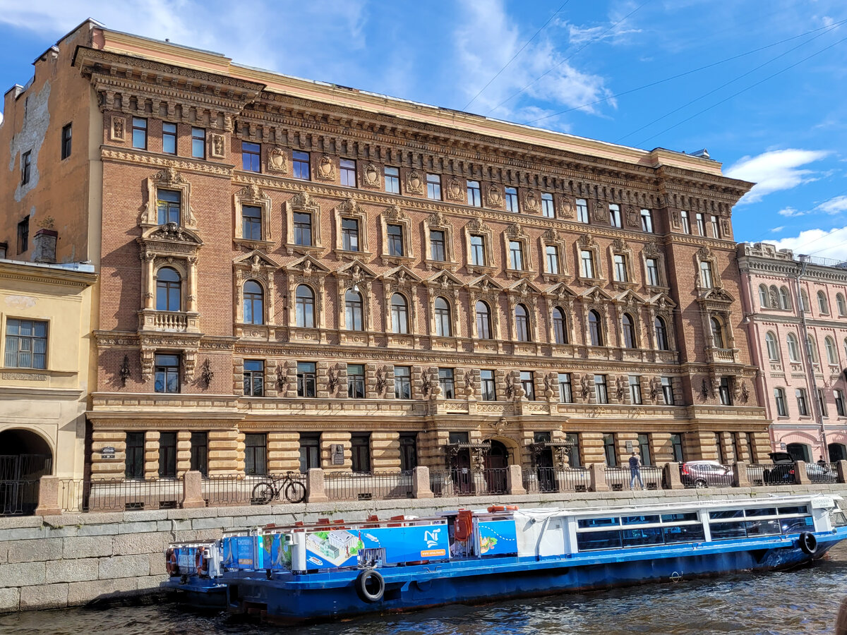 «Парадное» или «парадная» — как правильно? Да простят меня петербуржцы ...