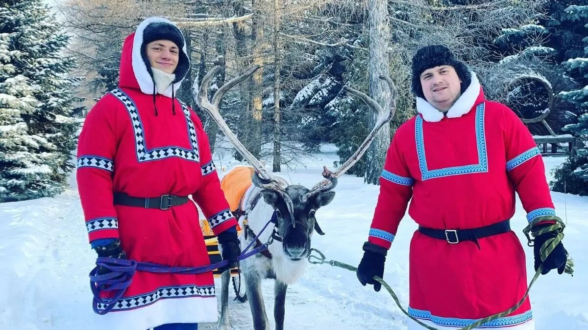     В Советском парке появилась новая активность: теперь омичи могут прокатиться на оленьей упряжке и пони.