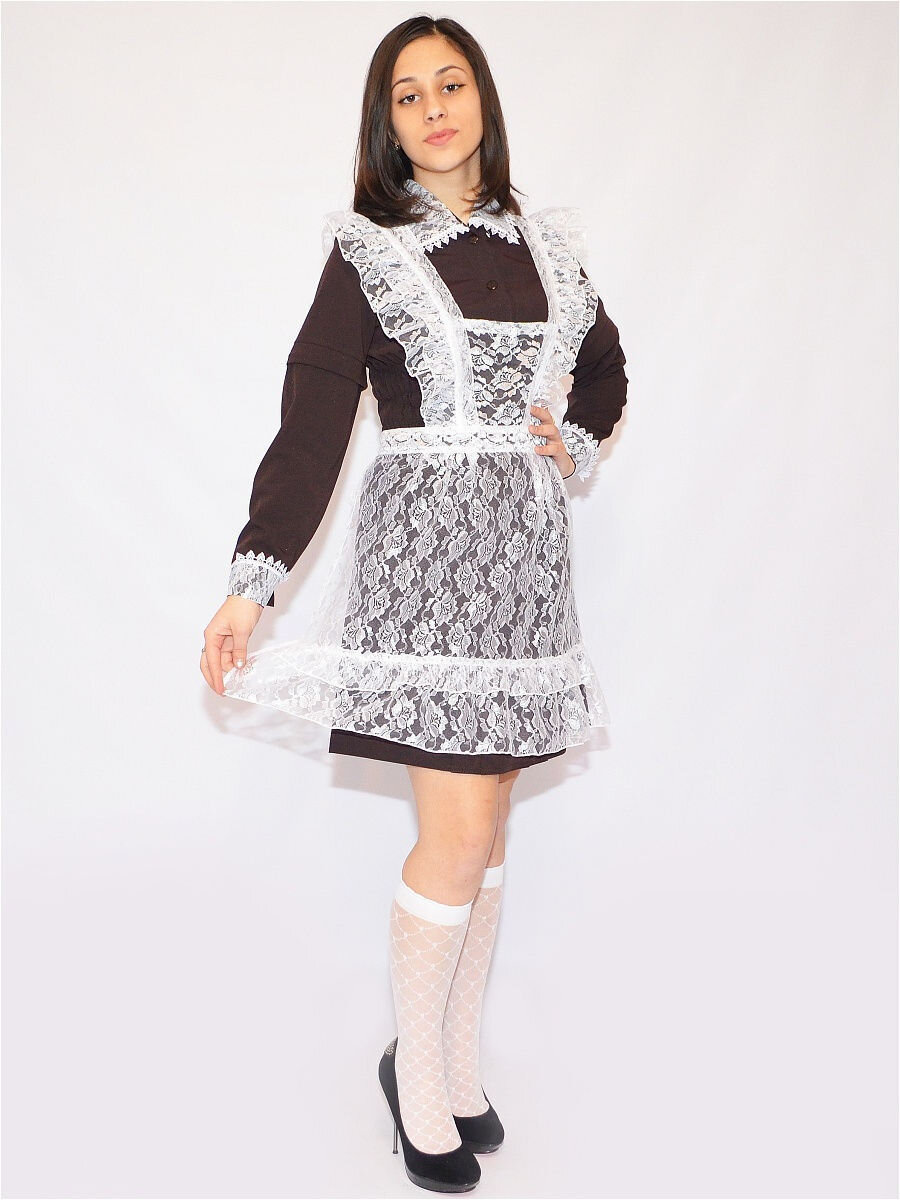 У меня тоже был кружевной фартук, матушка сама шила.