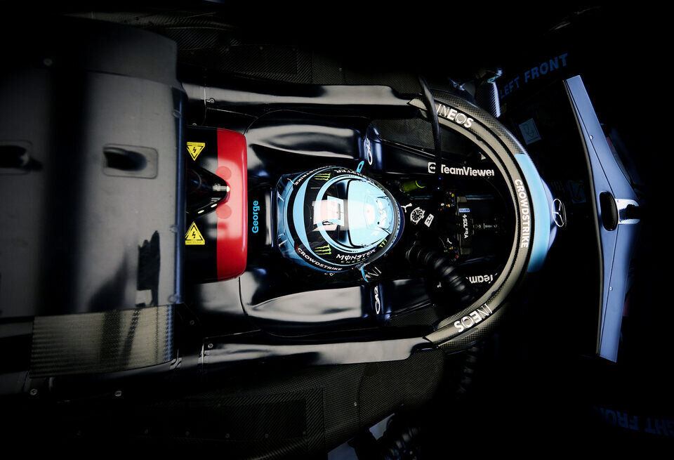    Mercedes впервые завела мотор на новой машине W15. ВидеоLAT Images / Mercedes