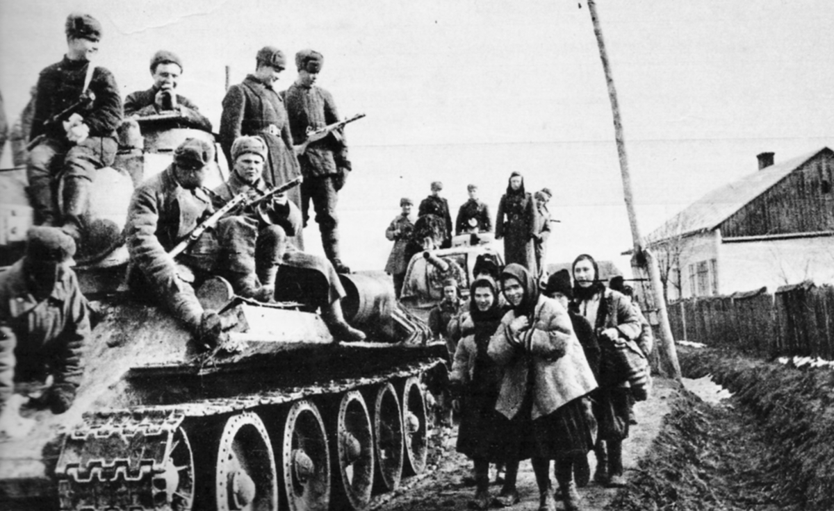     В освобождённом украинском селе, 1944 год / Министерство обороны России