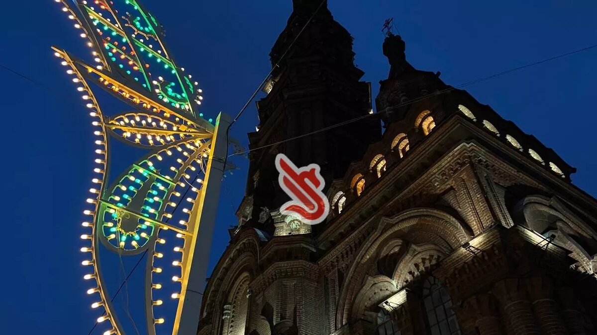     На казанской пешеходной улице Баумана зажглись новогодние арки, но пока что не все. Фотографии с места передает корреспондент Inkazan.