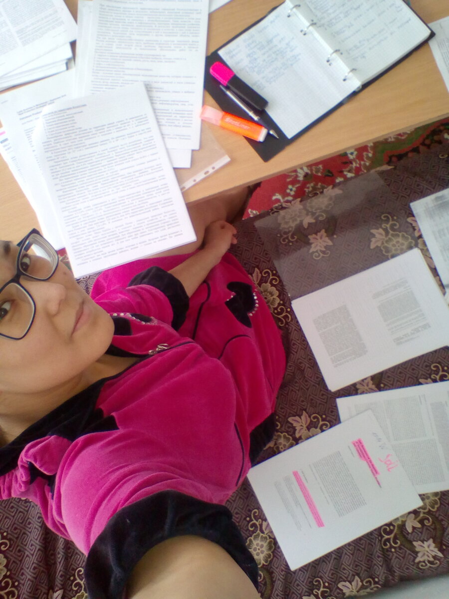 Писать я люблю.  Особенно конспекты. На лекциях я старалась развивать скорость, а в конспектах понять суть и выделить самое важное или ключевое.