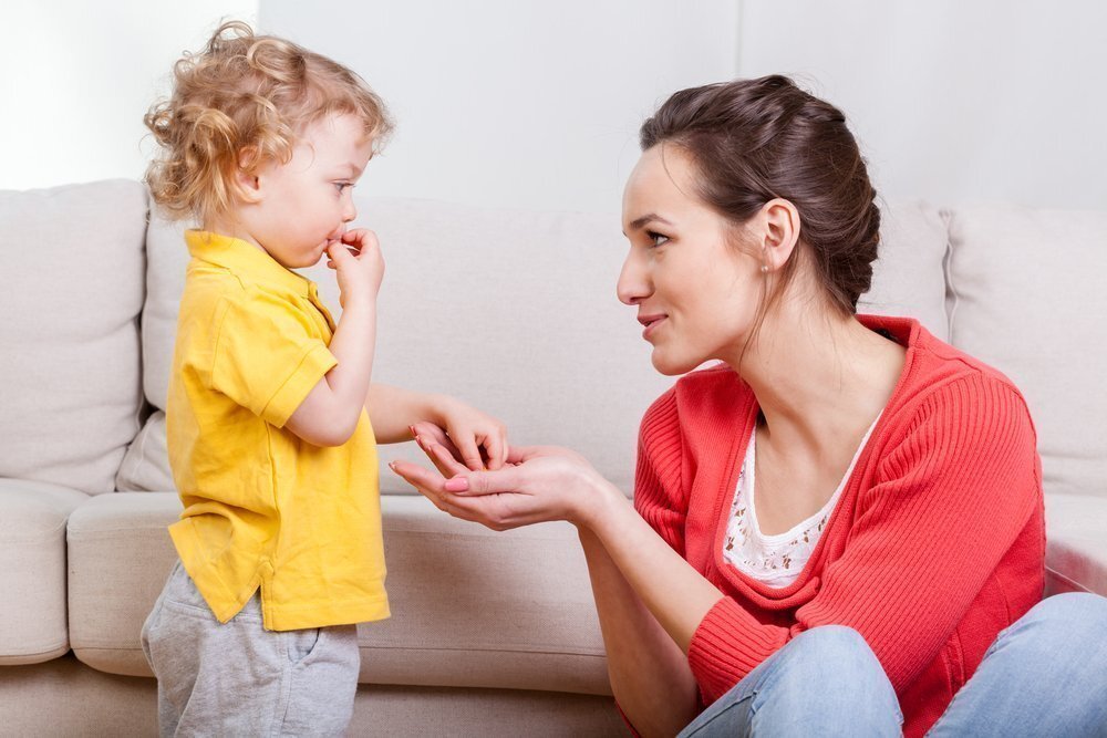 В общении с детьми важно не только то, что мы говорим, но и как мы это делаем.  Вот несколько секретов, как говорить, чтобы дети слушали и усваивали информацию. 1.-2