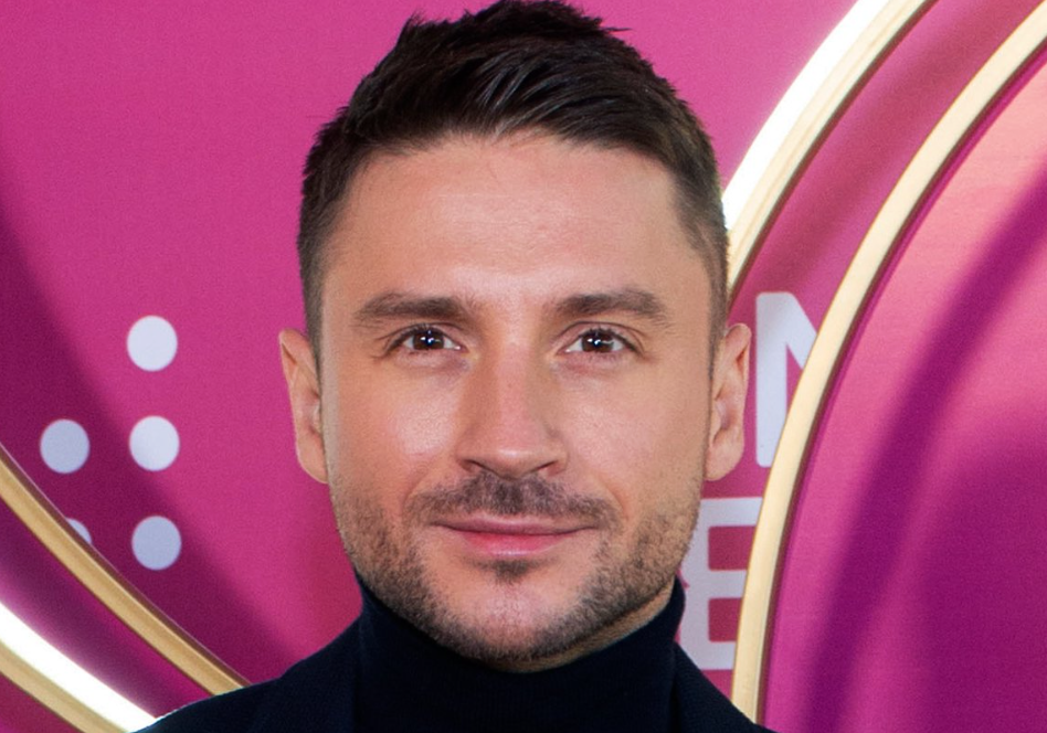 на фото Сергей Лазарев