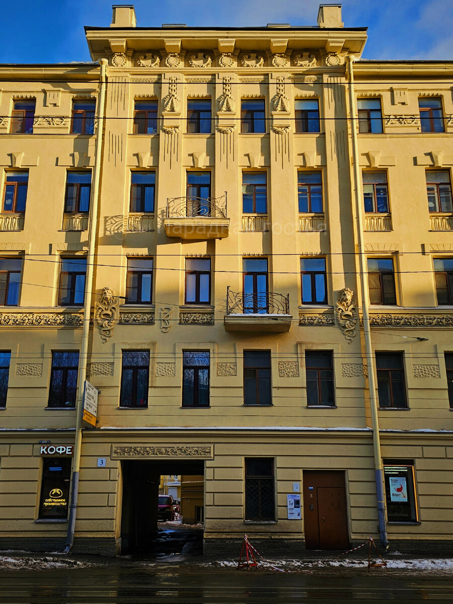 Фото: Парадная гостья