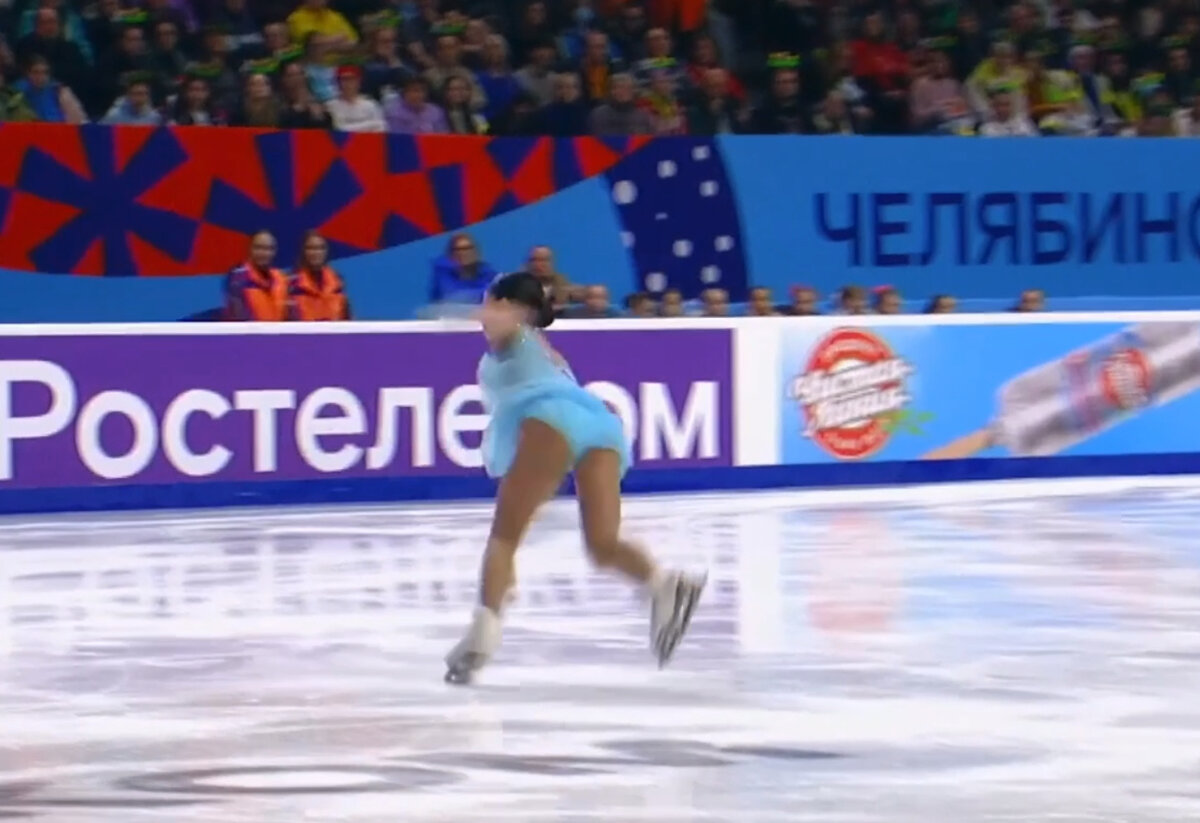 Направление перед прыжком на четверном флипе.