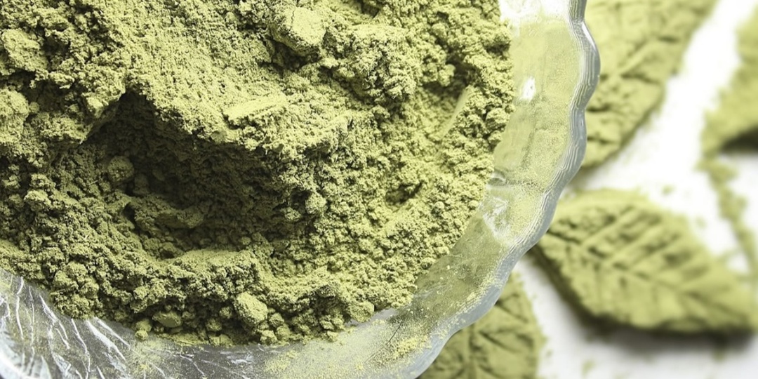 Топ аптечных средств до 100 рублей, которые реально работают для молодости и красоты.