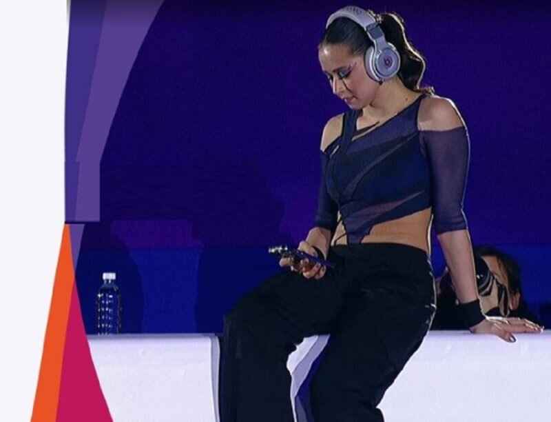     Камила Валиева. Челябинск. 24.12.2023. Показательный номер. Скриншот с видео. Ист. — Первый канал Фотография взята из открытых источников.