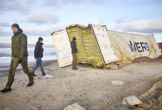    46 контейнеров выбросило в Северное море в результате шторма «Пиа»