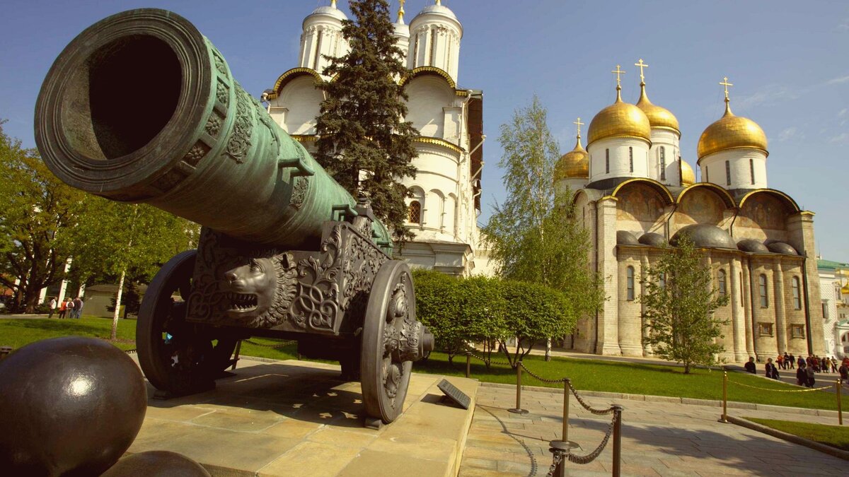 Царь пушка московский кремль
