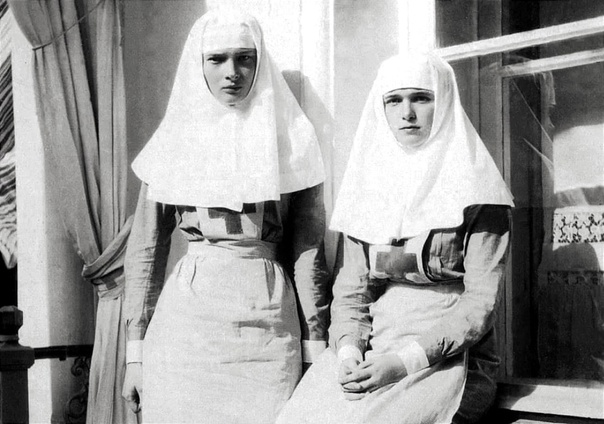 Великие княжны Ольга и Татьяна Николаевны Романовы