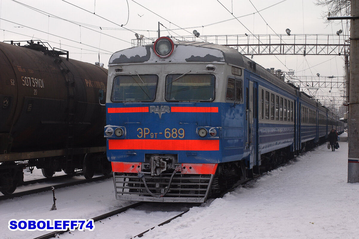 Электропоезд ЭР9Т-689. Станция Саратов-1 Приволжской железной дороги
