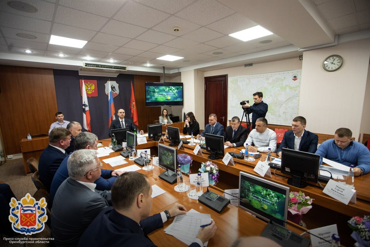    Денис Паслер провел в Орске совещание с руководителями крупных предприятий города Андрей Севостьянов