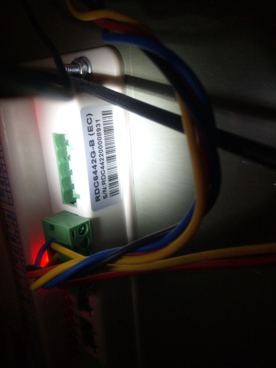 Разъем Rj45 находится прямо на контроллере Ruida