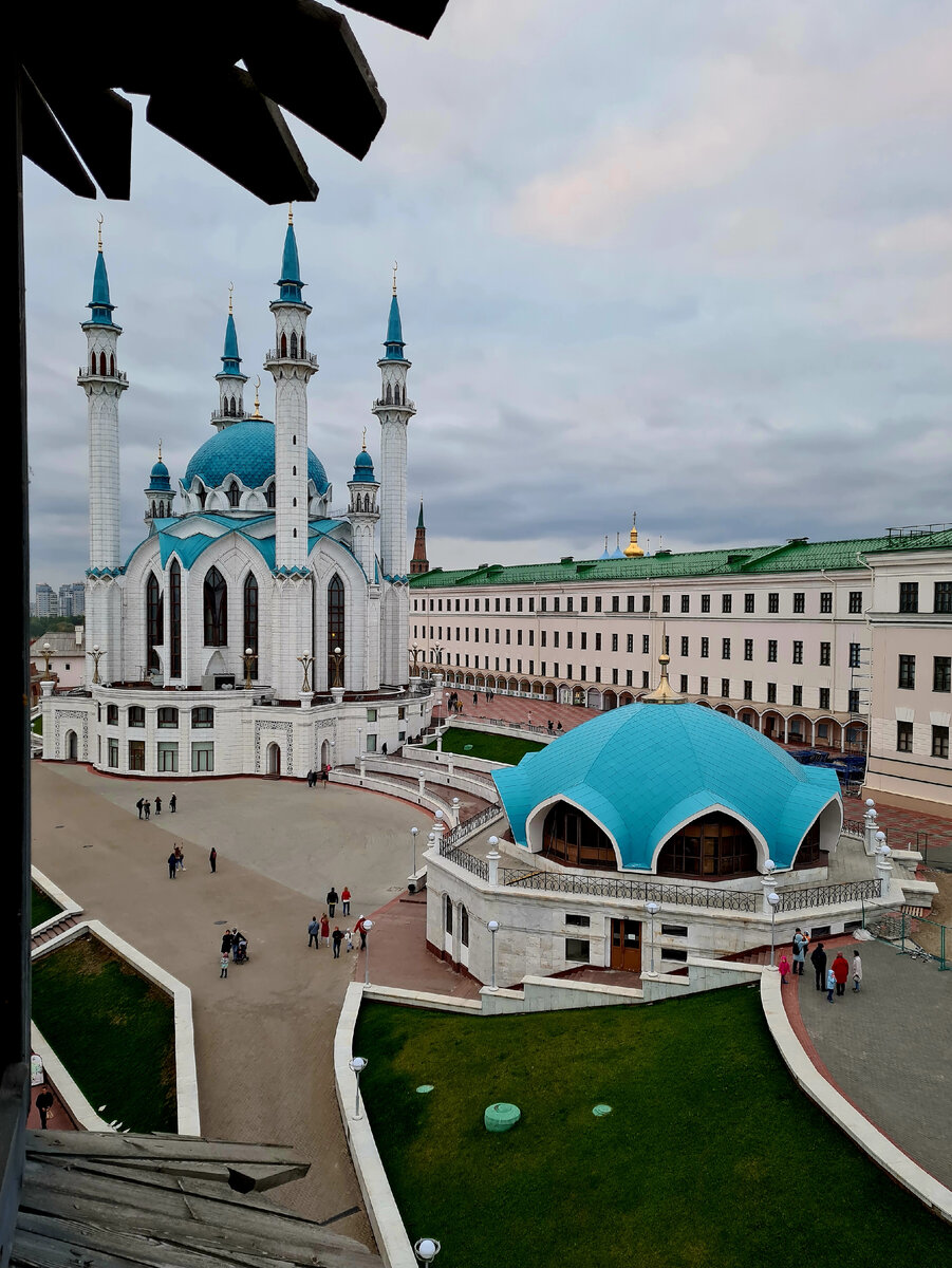 Мечеть и купол пожарной части в комплексе Кремля