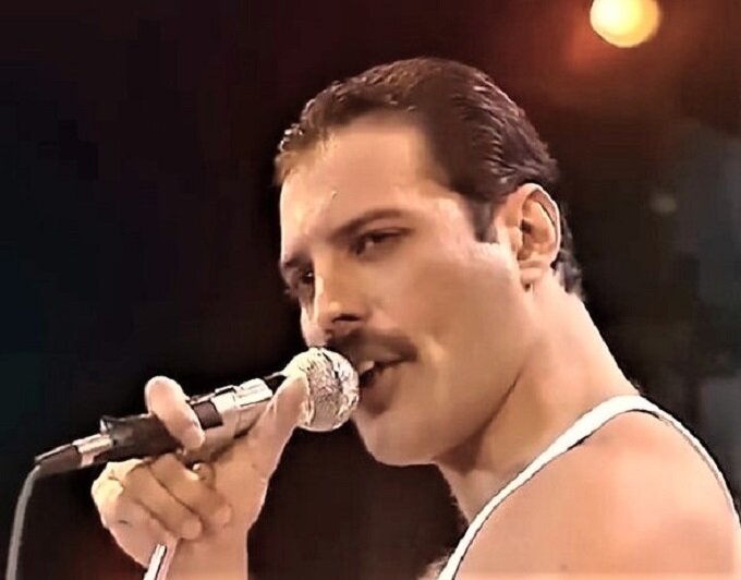 Фредди. Кадр из выступления