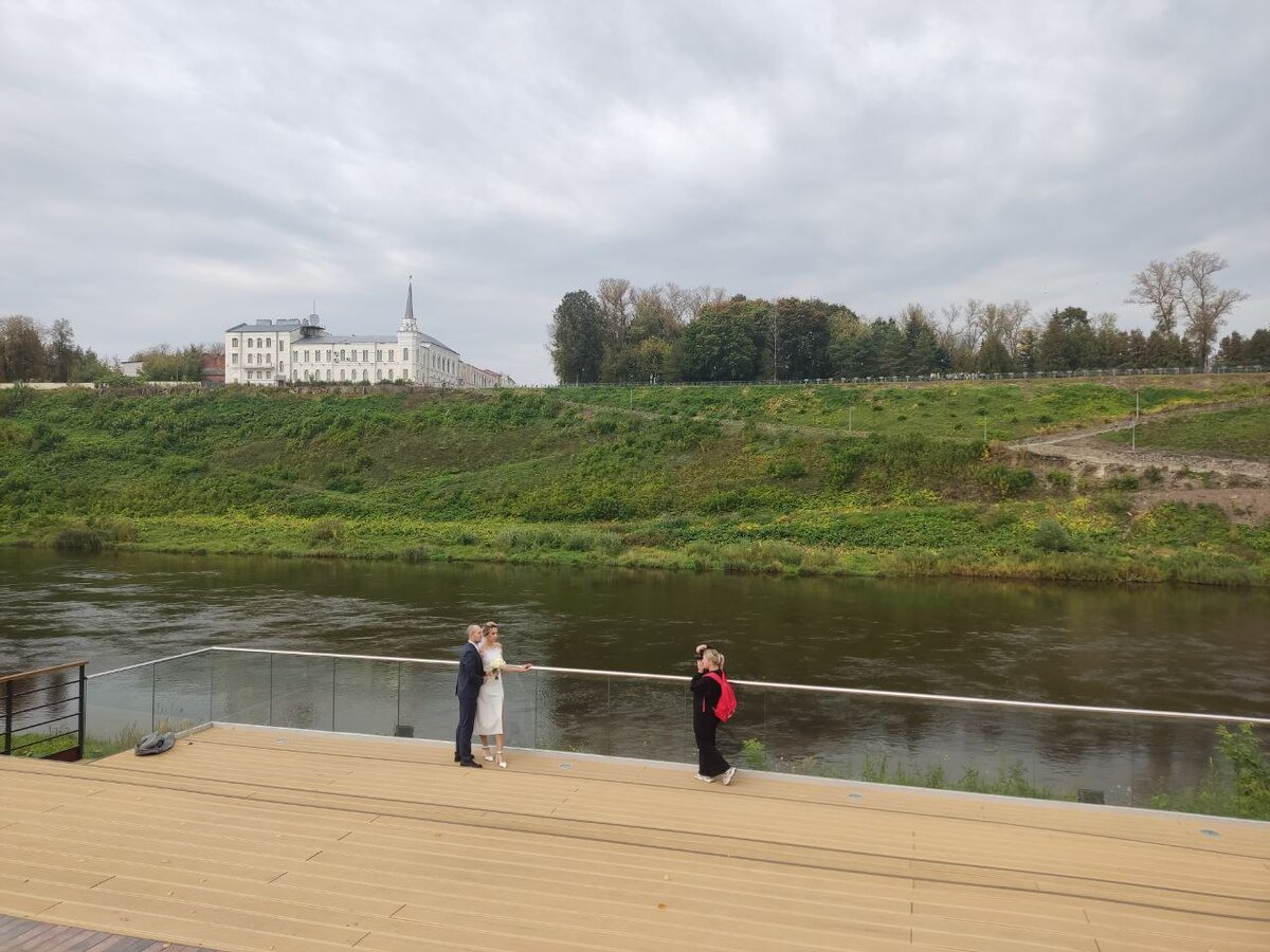Амфитеатр с видом на Волгу в новом парке во Ржеве