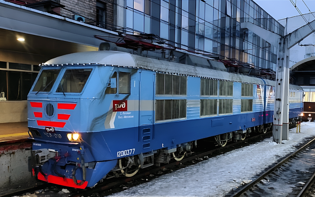 ЧС6-019 на Ленинградском вокзале в Москве.