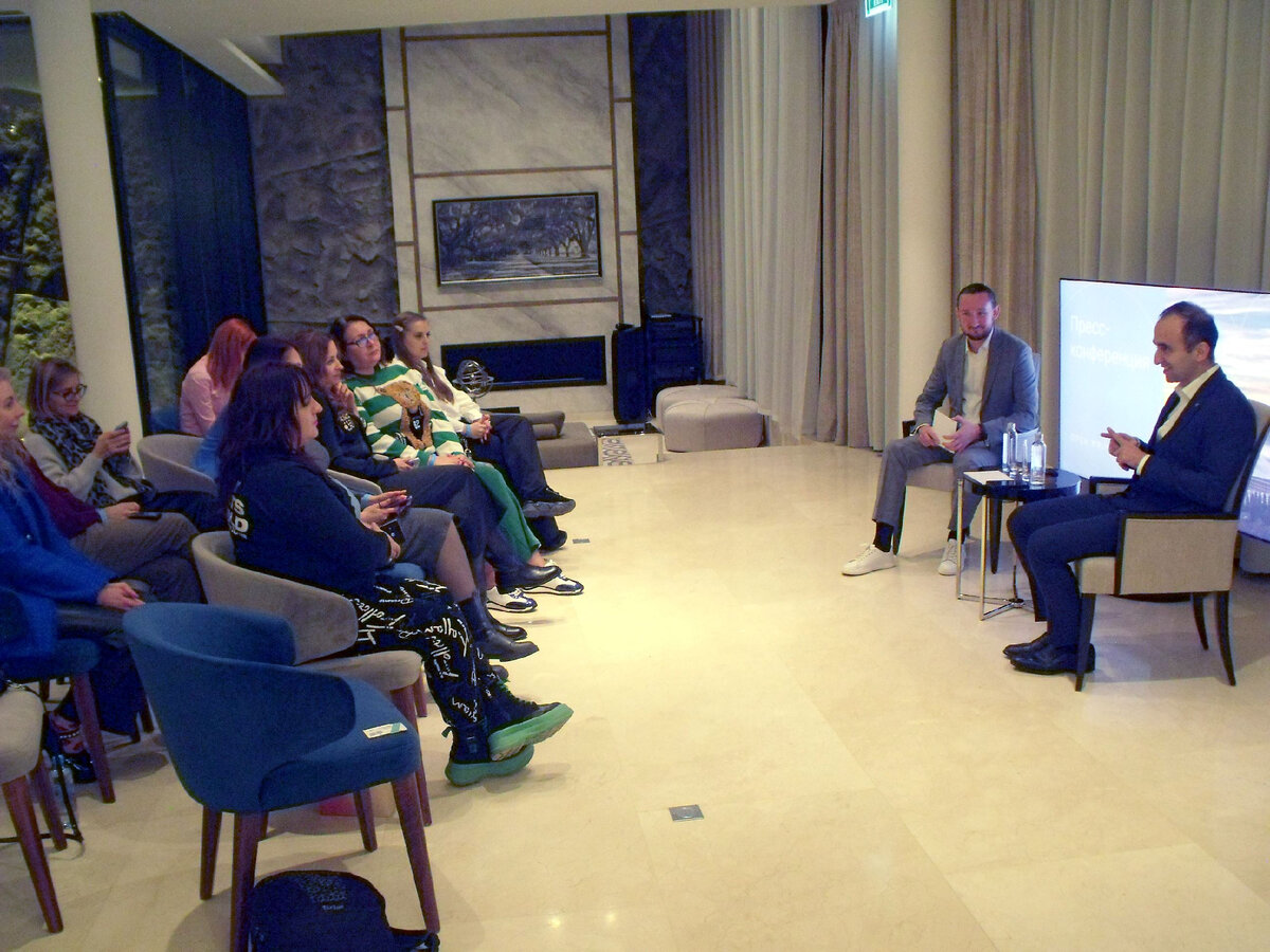 на пресс-конференции