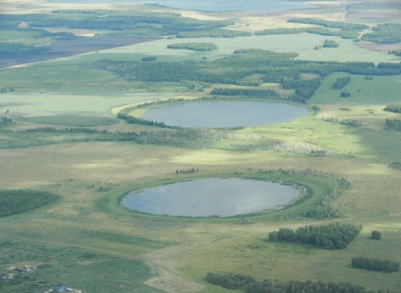 Во многих воронках был обнаружен Цезий-137.
Источник фото: https://pp.userapi.com/c637217/v637217934/298b/8IJ2fV6LyOI.jpg