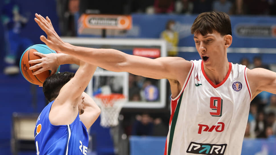 Фото: Валентина Певцова / Коммерсантъ📷Форвард «Локомотива-Кубани» Андрей Мартюк (№9) стал лишь восьмым в истории Единой лиги ВТБ отечественным игроком, сумевшим в одном матче набрать более 30 очков