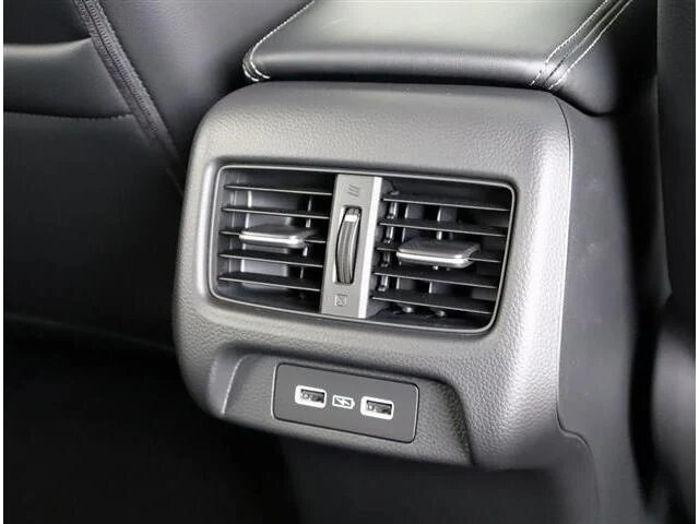 Honda ZR-V - очень комфортный кроссовер с клиренсом 190 мм. Сколько ...