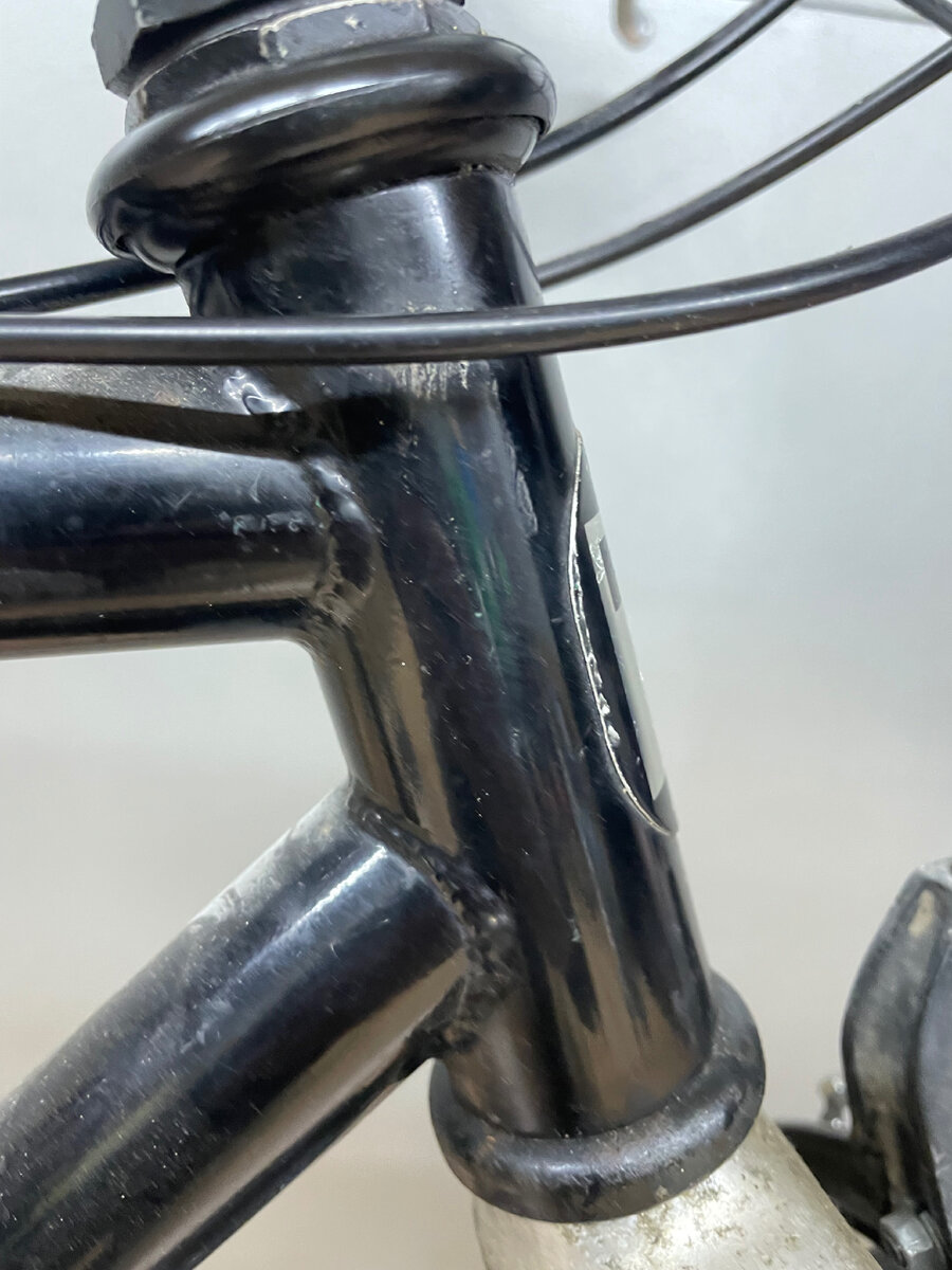 рулевой стакан 1 1/8”, можно поставить современную вилку