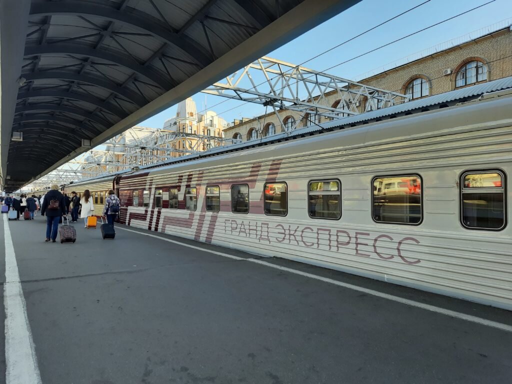 Как выглядит поезд москва 2025 ТОП-7 поездов между Петербургом и Москвой по итогам 2023 года 1520. Все о ж/д Дз