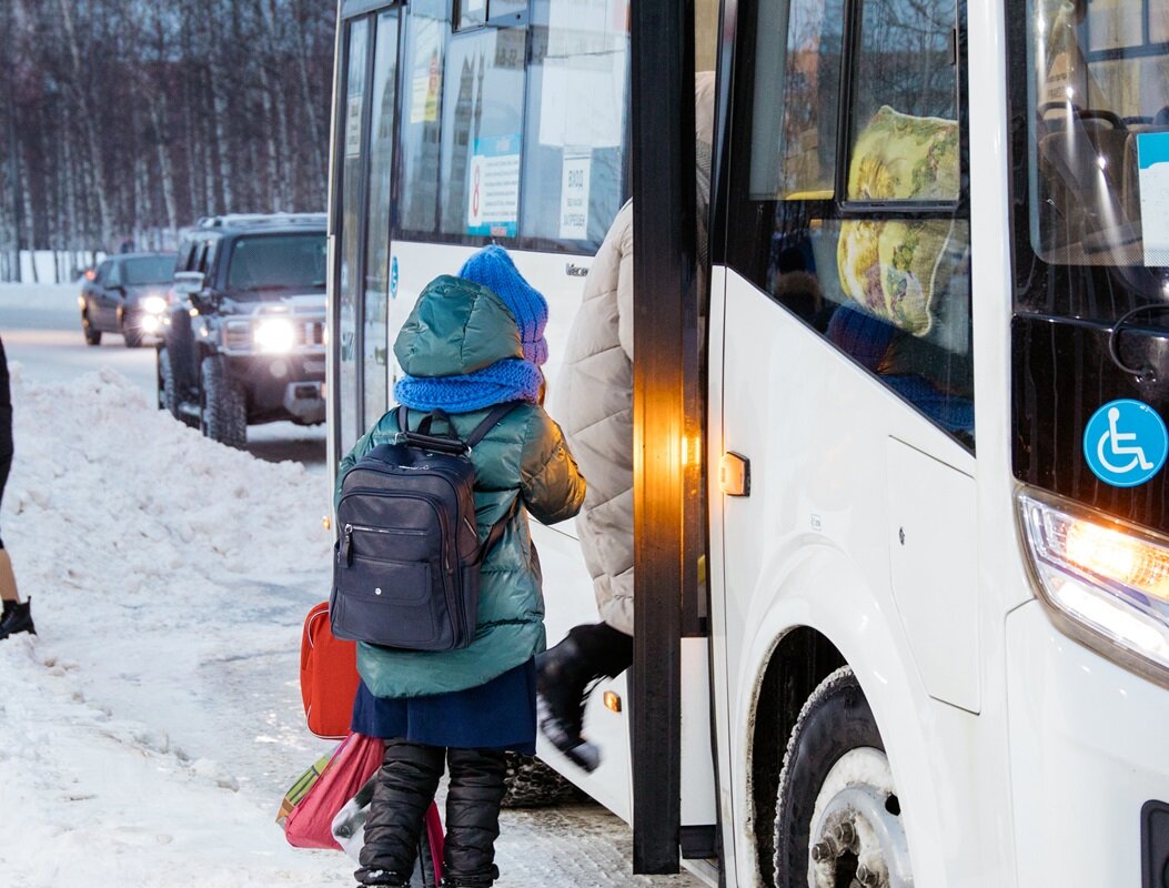    Школьники Нефтеюганска и Ханты-Мансийска будут ездить в автобусах бесплатно