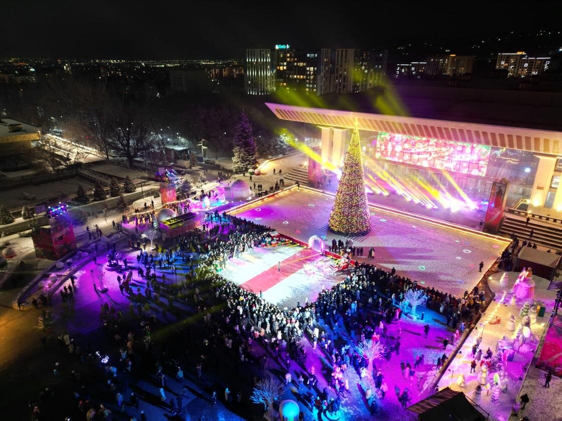    Площадь Абая:NUR.KZ/Владимир Третьяков