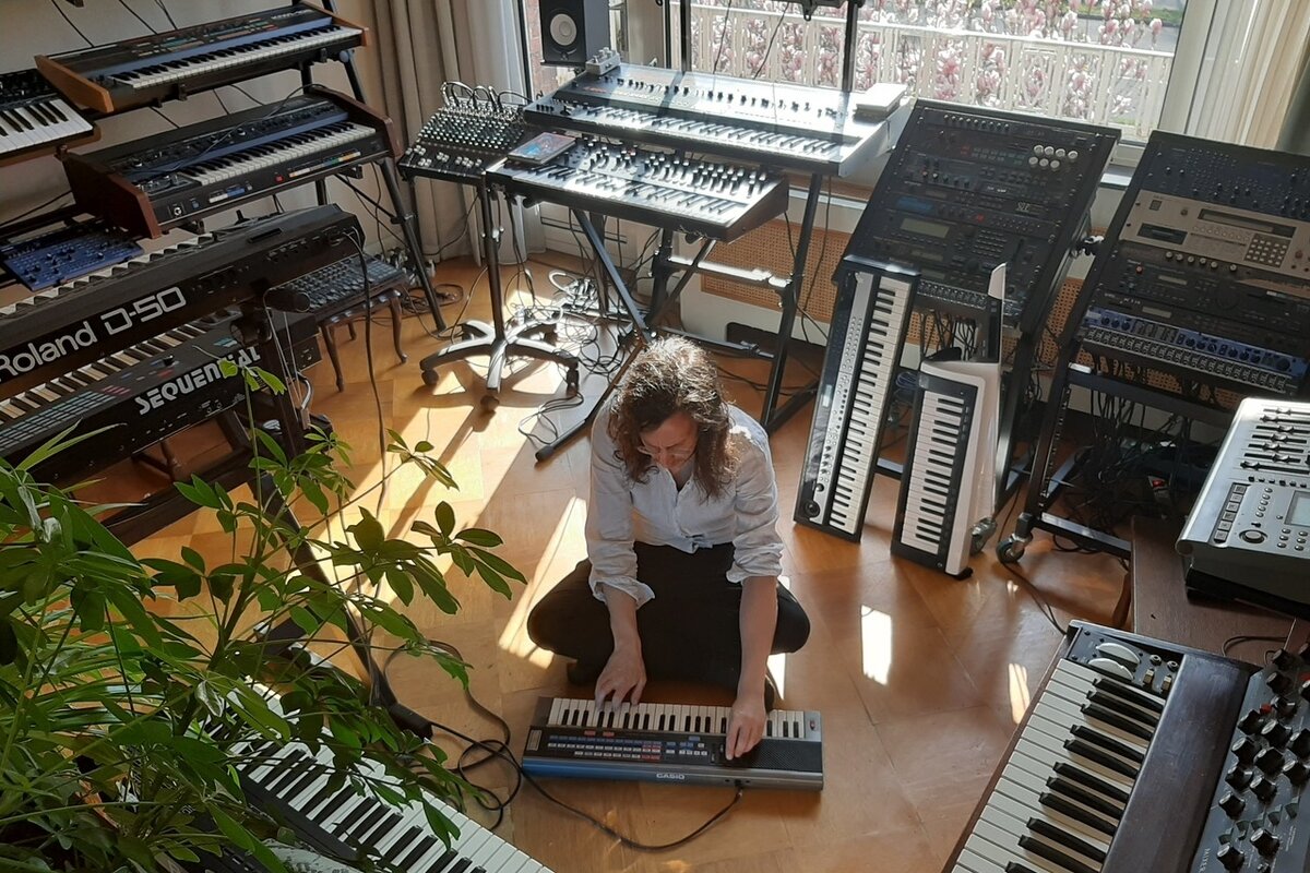 фото: https://www.stampthewax.com/2021/04/01/talking-tech-with-legowelt/