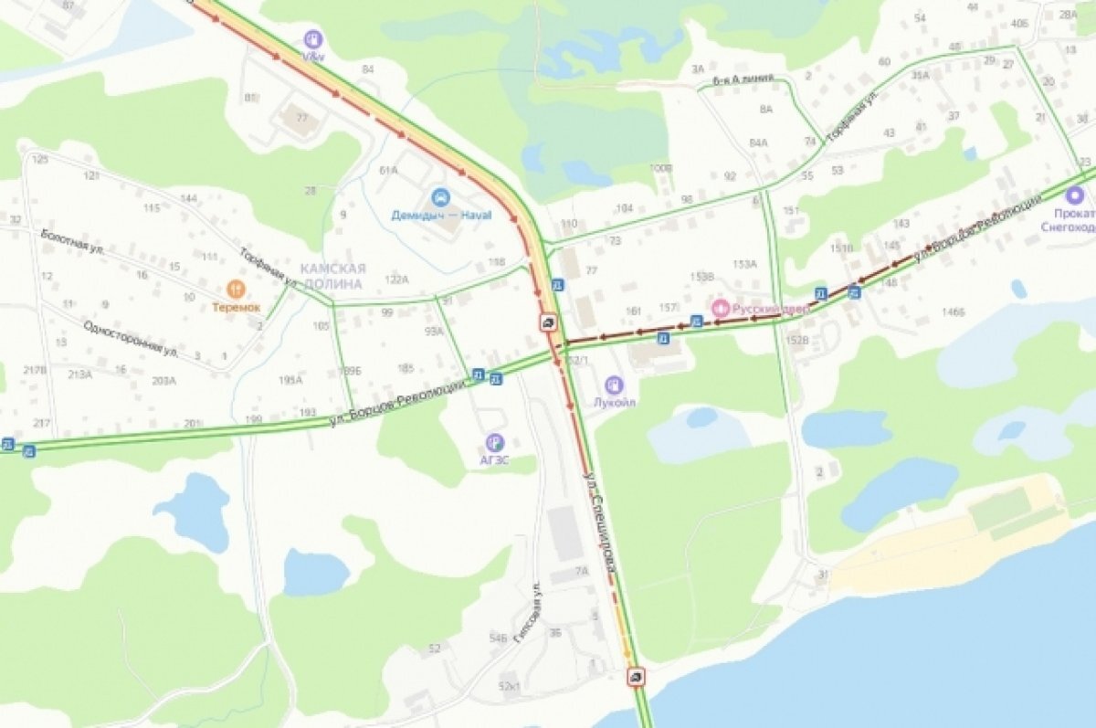    Жители Перми застряли в пробках из-за нескольких ДТП и остановки трамваев