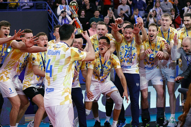    Волейболисты казанского «Зенита» сделали лучший подарок себе и своим болельщикам на Новый год — в Москве в финале Кубка страны они со счетом 3:1 обыграли «Динамо» Фото: zenit-kazan.com