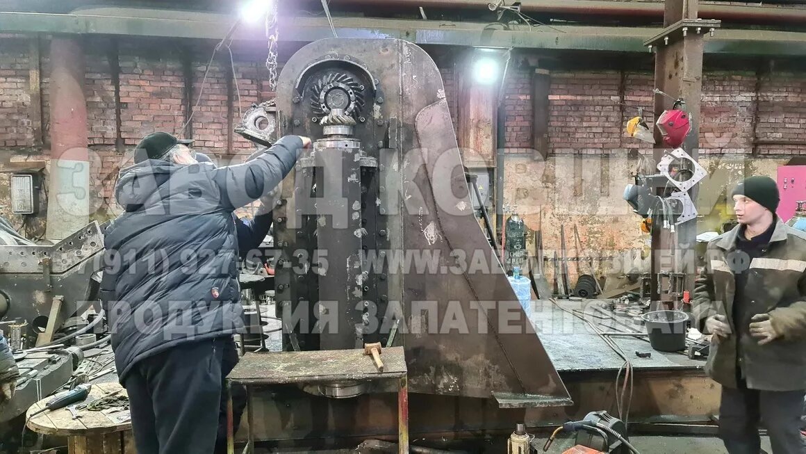 просеивающий ковш валкового типа ЧебуRussia на шестернях (смазка не требуется вообще, простой контроль масла в картере)(производитель-ЗАВОД КОВШЕЙ)